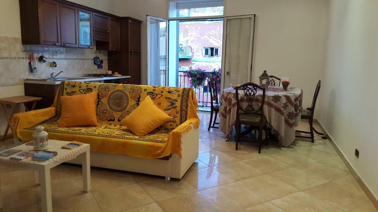 Una Casetta Al Centro Di Napoli المظهر الخارجي الصورة